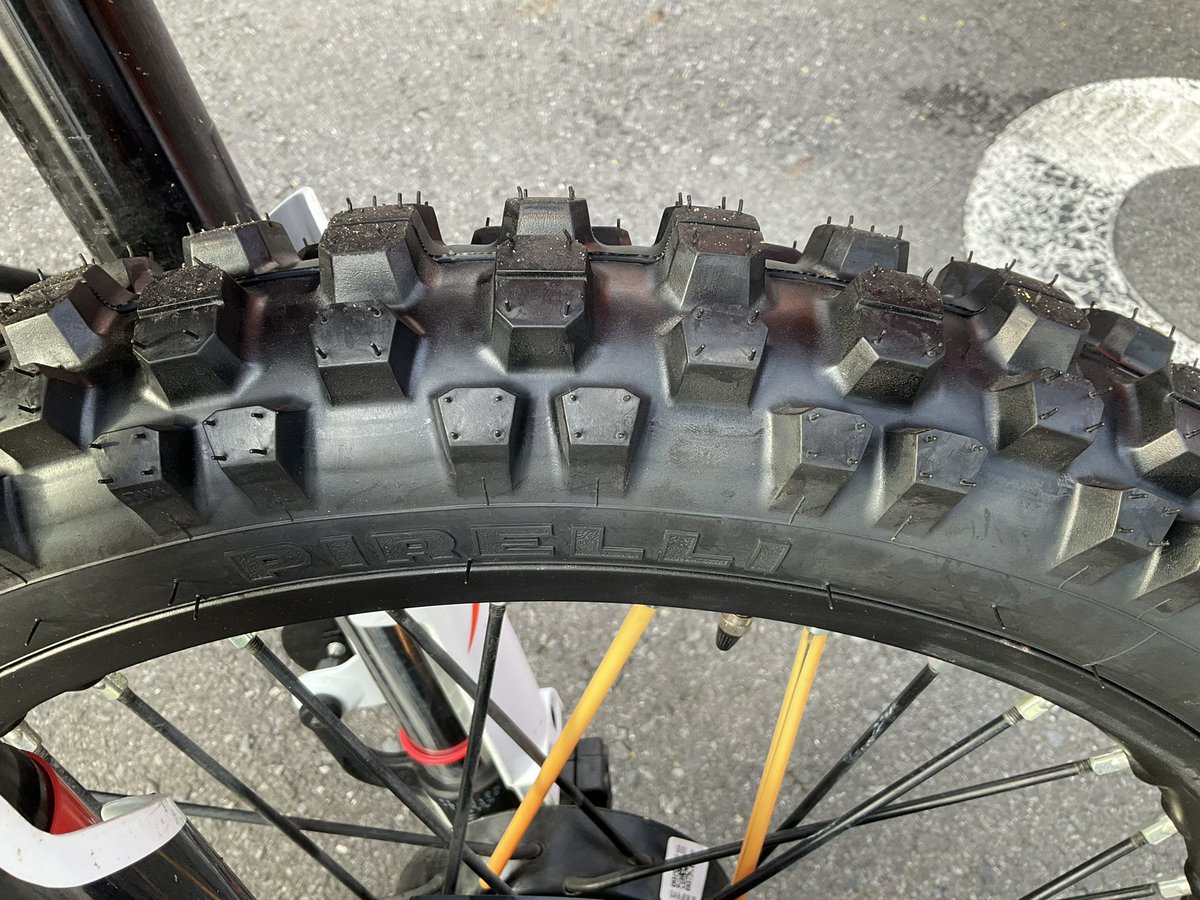 KTM819O4's tweet photo. #390adventureR #PIRELLI #MT21 #お迎え https://t.co/jQNk8gXlZy
