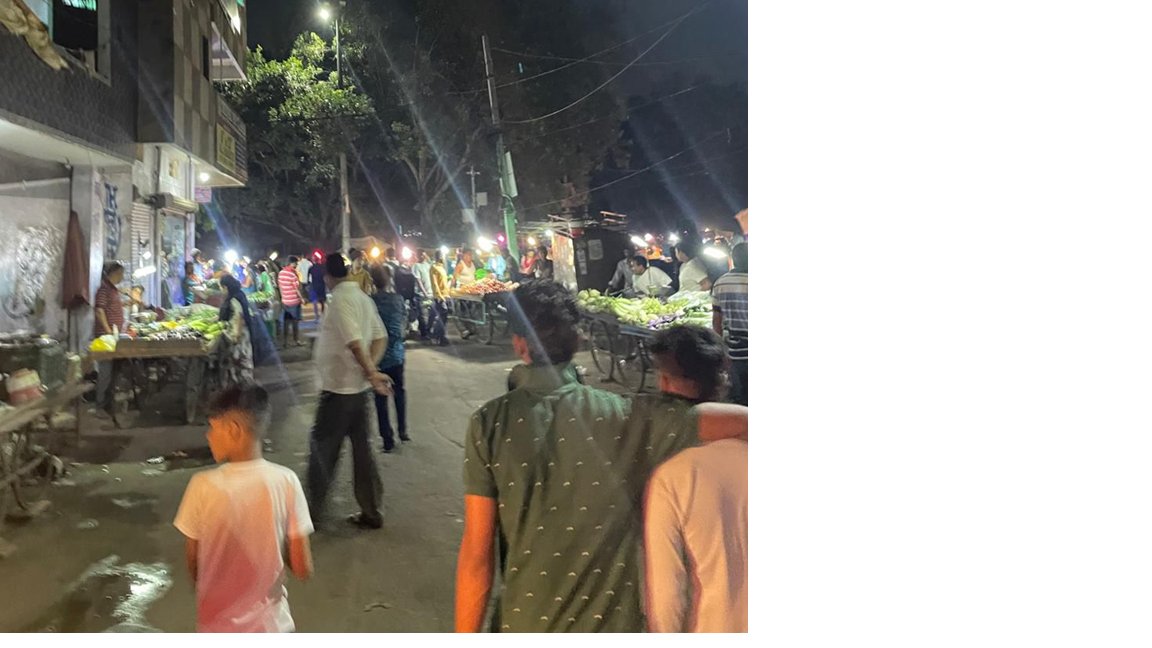 UNaagar's tweet photo. आदरणीय विधायक जी, मैं खिचड़ीपुर कल्याणपुरी मेन रोड ब्लॉक 9 पर अवैध अतिक्रमणकारियों और सब्ज़ी विक्रेताओं द्वारा मुख्य सड़क पर कब्ज़ा किए जाने के कारण होने वाले भारी ट्रैफिक जाम और एम्ब��लेंस व फायर ब्रिगेड जैसी आपातकालीन सेवाओं के बाधित होने की गंभीर व जानलेवा समस्या की ओर आपका ध्यान आकर्षित करना चाहता हूँ, जो कोंडली विधानसभा क्षेत्र के निवासी पिछले कई वर्षों से झेल रहे हैं, अतः आपसे विनम्र निवेदन है कि इसका शीघ्र समाधान करके हमें अनुगृहीत करें।