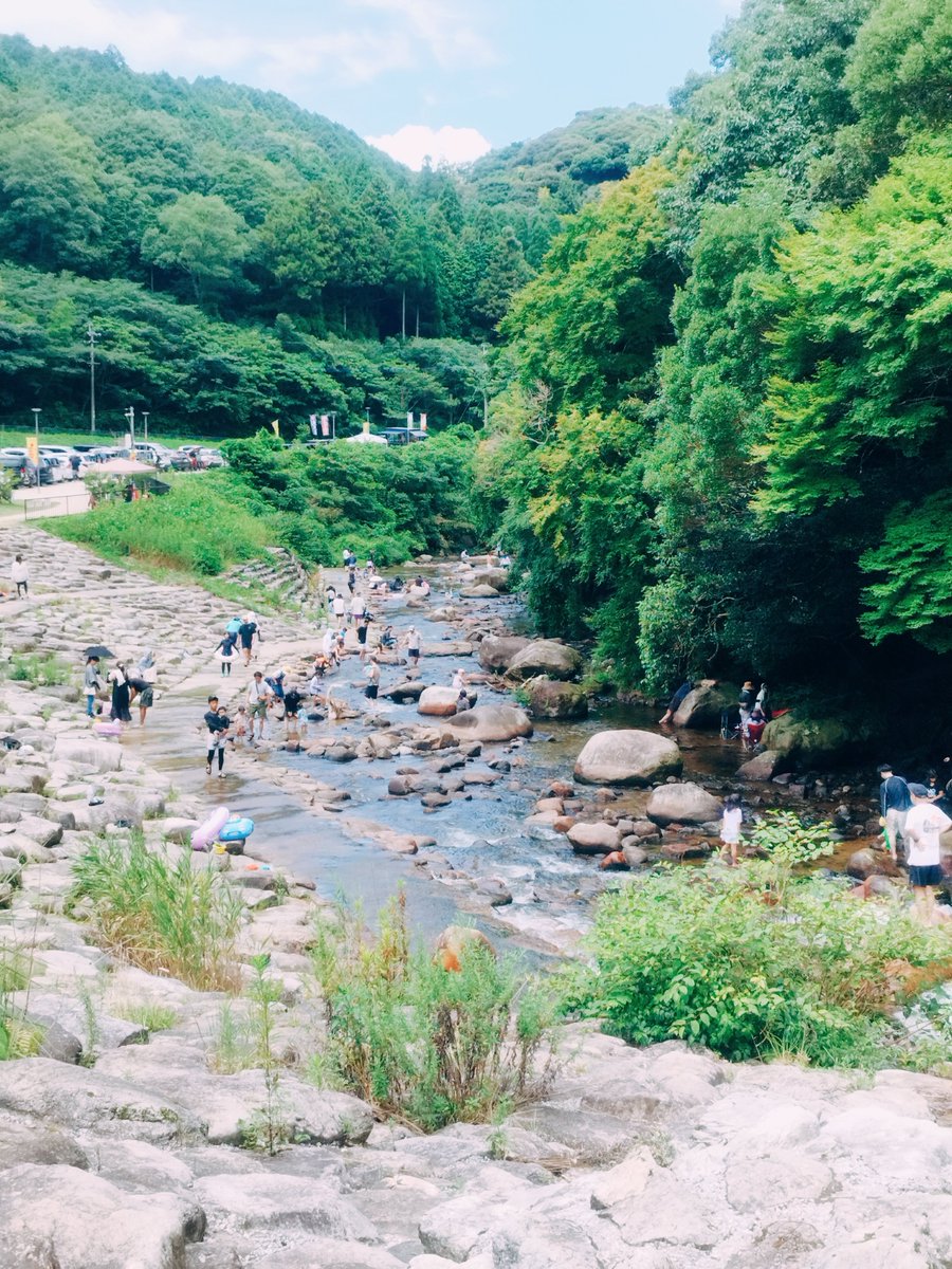 FCSTcates1's tweet photo. 今日はタープ持って裏山の川へ。
少し登っただけで涼しい✨️
タープの中で昼寝しちゃいそう…(笑)

川は冷たすぎて、お尻までが限界…🥶
息子は肩まで浸かってる。すげーw https://t.co/U3Oab4mvpR