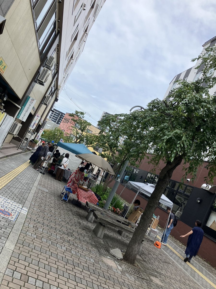 PBminiature's tweet photo. はなかり市に来ました📖たのし〜 https://t.co/LVefSfpGr0