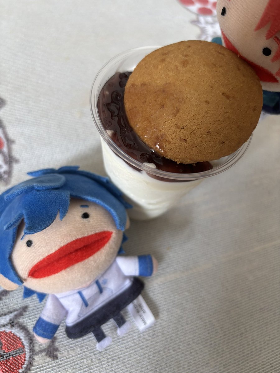 namasloth's tweet photo. #ぱぺごな写真部
ソフトクリーム小豆ソースクッキー乗せたべようね https://t.co/H5cY1LJhpW