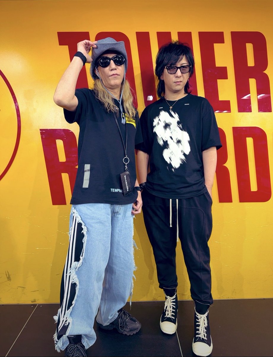 150ab77's tweet photo. ポーズ全部違う🥰
今日もカッコいい(*´∀｀*)
リリイベお疲れ様でした。

（※和也さんぬいの首絞めて持ってんのかと思ってよく見たら普通にちゃんと持ってて、私の目が腐ってただけでした）

#FANTASTICCIRCUS 
#fanaticcrisis https://t.co/2YAM3ITrFQ