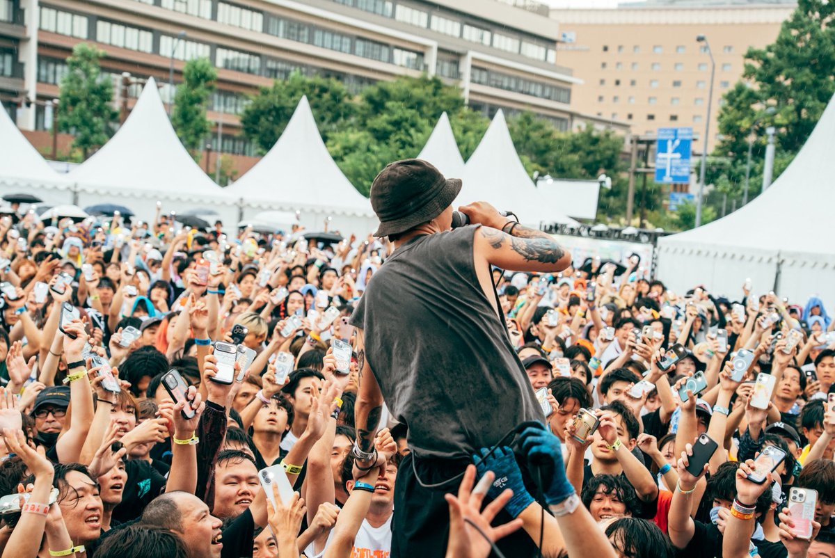 pot_daisuki's tweet photo. ▼ Thank you‼︎ ▼

7/26(日)横浜赤レンガ倉庫野外特設会場

MURO FESTIVAL 2026

雨の運動会編☔🏃‍♂️💨
ムロさん今年もありがとうございます！
またCrestでお会いしましょう🫶

📸@icingcolor20 https://t.co/X3QFjvBg5b