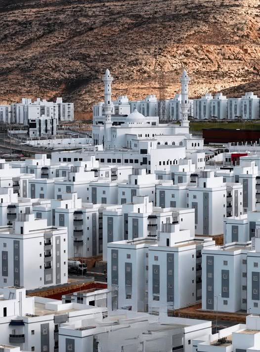monakhalifwg's tweet photo. 🏙️ عمارات حي السلام في درنة... من أبرز معالم المدينة التي تعكس جمالها وتطورها العمراني. 🇱🇾✨
#درنة #حي_السلام #ليبيا #طرابلس_الآن #اكتشف_ليبيا #Derna #Libya #ExploreLibya #Cityscape https://t.co/2PABjadCIZ