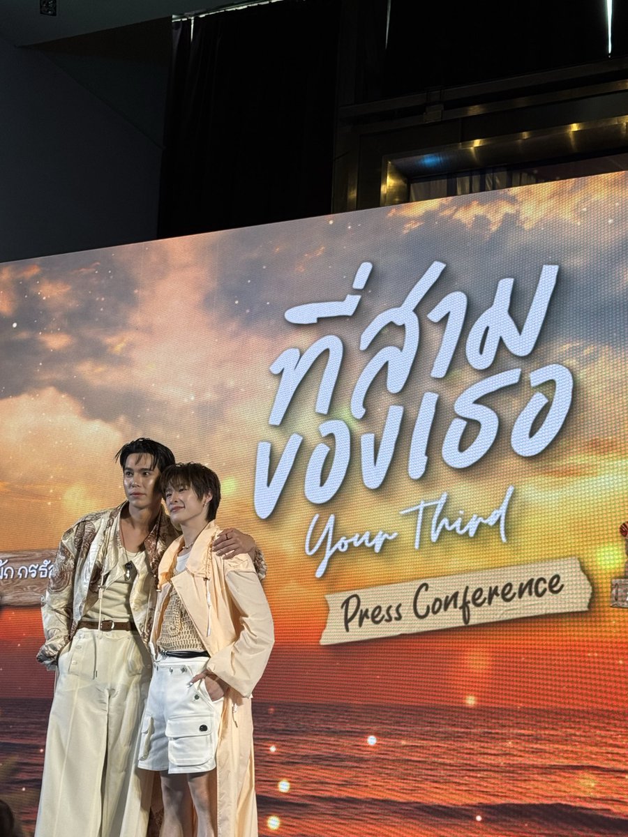 PorschePochi's tweet photo. มารอดูที่สามของเธอละงับบบ

NOW YOUR SEA THIRD
#คืนนี้ที่สามเป็นของเธอ https://t.co/yLZyoqG2HW