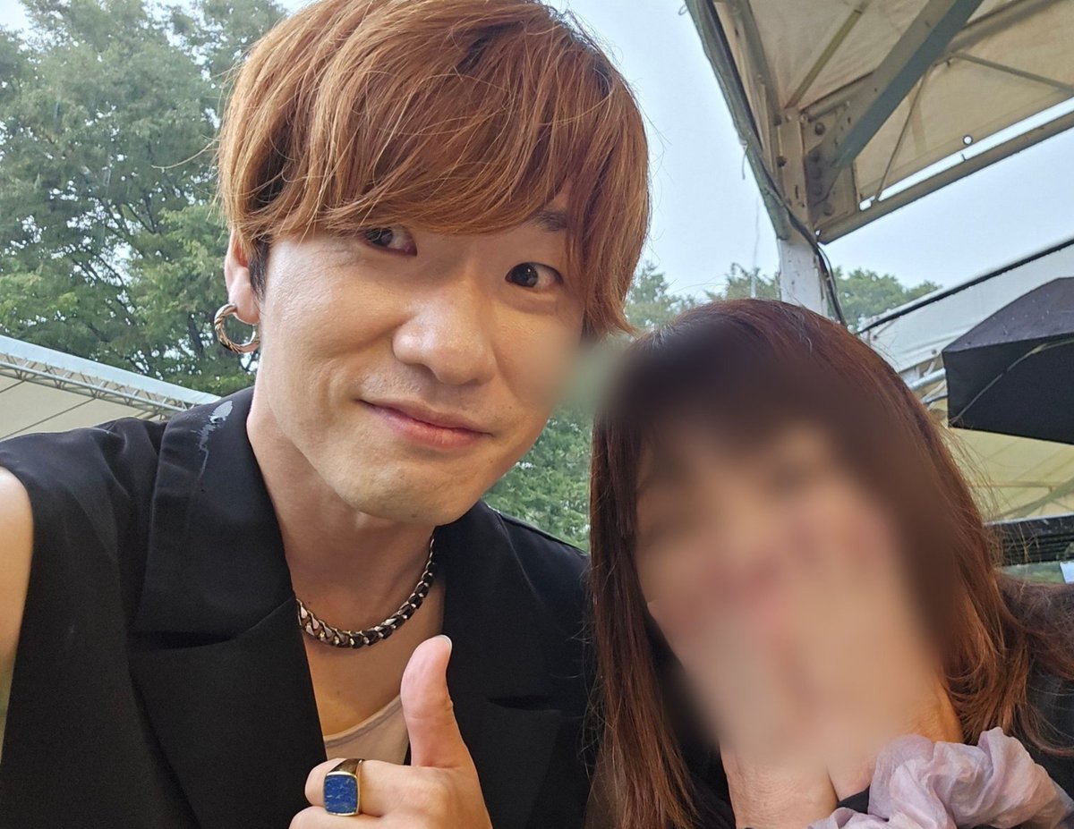 RYOjj215's tweet photo. 晴れて来た🌈
啓太さんの歌聴けなかったけど
虹見れてなんか幸せ🫶
ノーレインノーレインボー🌈 https://t.co/c5JL3DPCyY