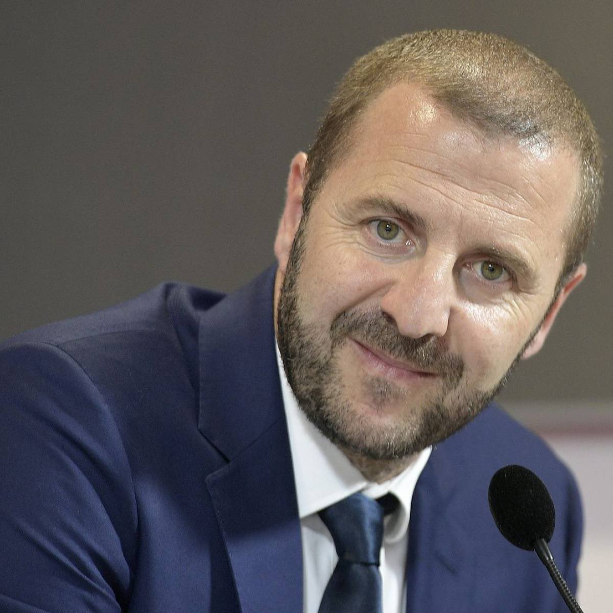 MassiliaZone's tweet photo. Florian Maurice :

"Bruno Genesio à l’OM ? Il va prendre conscience de la difficulté, aussi, quand les résultats ne seront pas là. 

Il l'a anticipée. 

Sur ce qui se dira sur les réseaux sociaux, au stade ou dans les médias, il devra fermer les écoutilles, se protéger pour ne pas devenir fou."

[@lequipe]