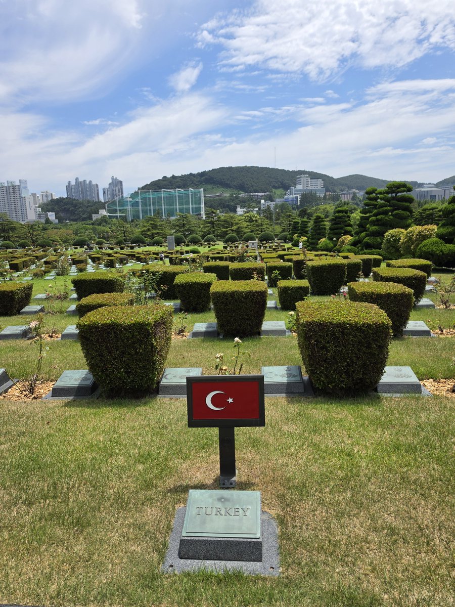 zyoncavalera's tweet photo. @haritayikesIf Dün Busan Türk Şehitliğini ziyaret ettim, bugün önüme bu video geldi. Ruhları şad olsun şehitlerimizin https://t.co/JTxgvR4M6U