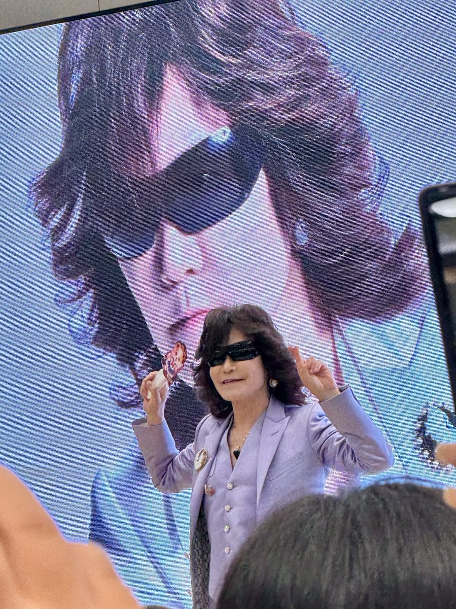 Miya_ToshLove's tweet photo. 今日もとしさんは超絶カッコよくて素敵でした✨️
山の上に佇む #イオンモール土岐、暑い中たくさんの人が集まって一緒に熱く盛り上がった❤️‍🔥
やっぱりリリイベ最幸！！めっちゃ楽しかったー🥳🎶
そして優先エリアの順番待ちしてたら寺崎専務様に遭遇した🎸さすが岐阜！⛰️😂
#IMASINGERVOL4 #Toshl https://t.co/cASTwxmyOZ