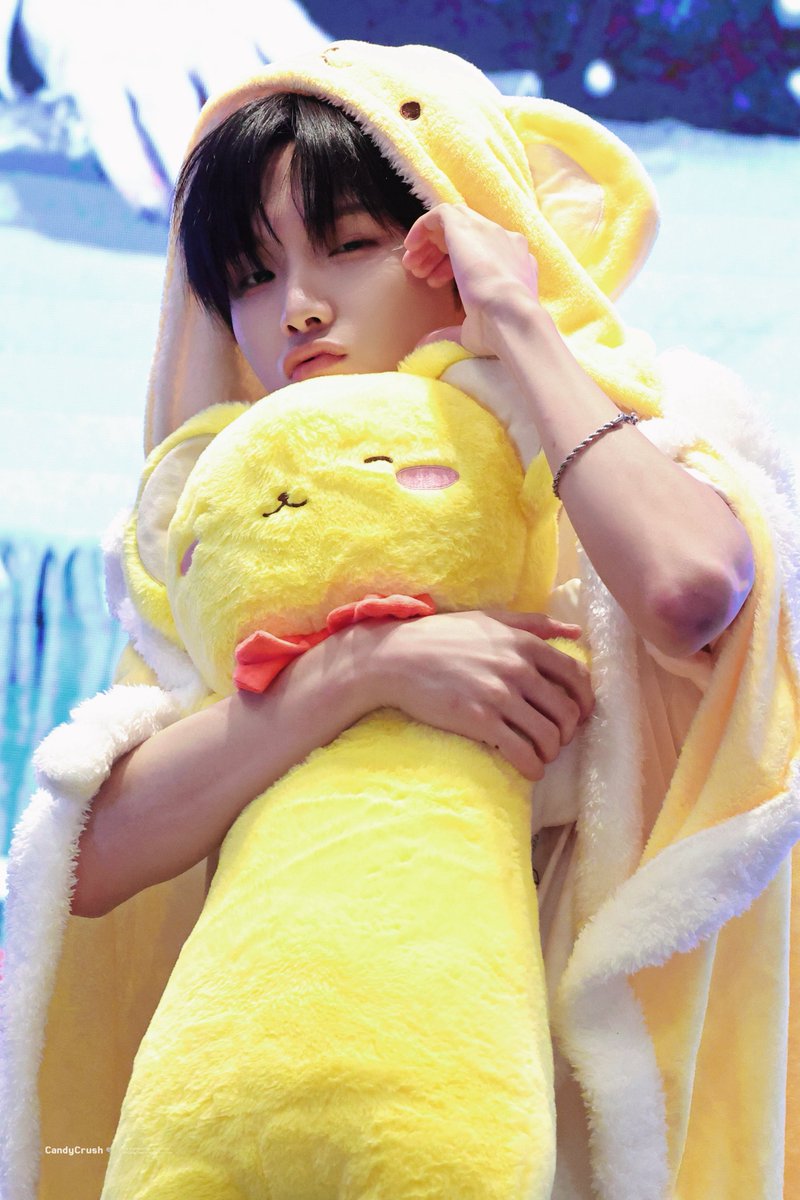 zzxuny's tweet photo. 안고있는 인형이랑 똑닮았어ㅋㅋㅋ
진심 너무 커엽네 https://t.co/ik3Ivojp84
