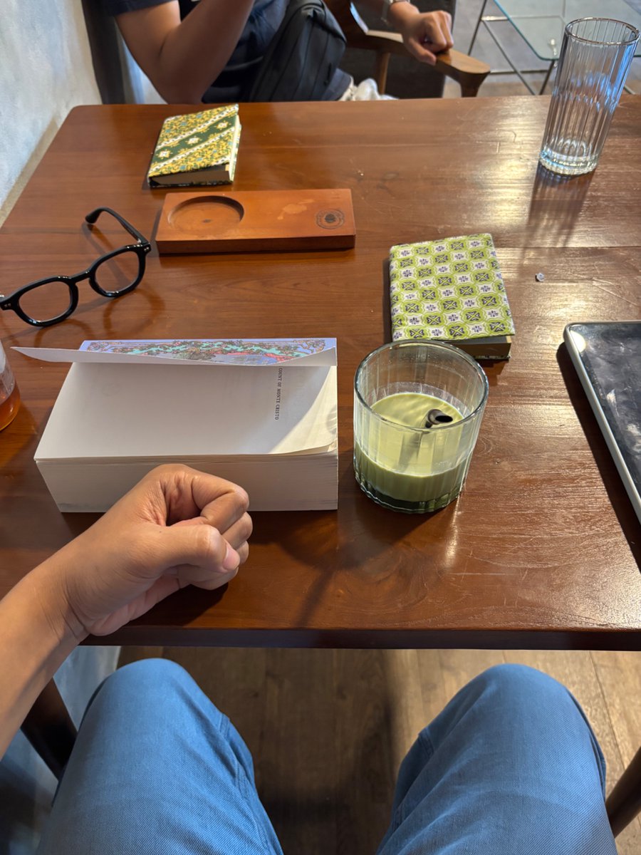 imaamwhy's tweet photo. today i read and journal and drink coffee and matcha and call it a very productive day https://t.co/gN70yZEKJ1