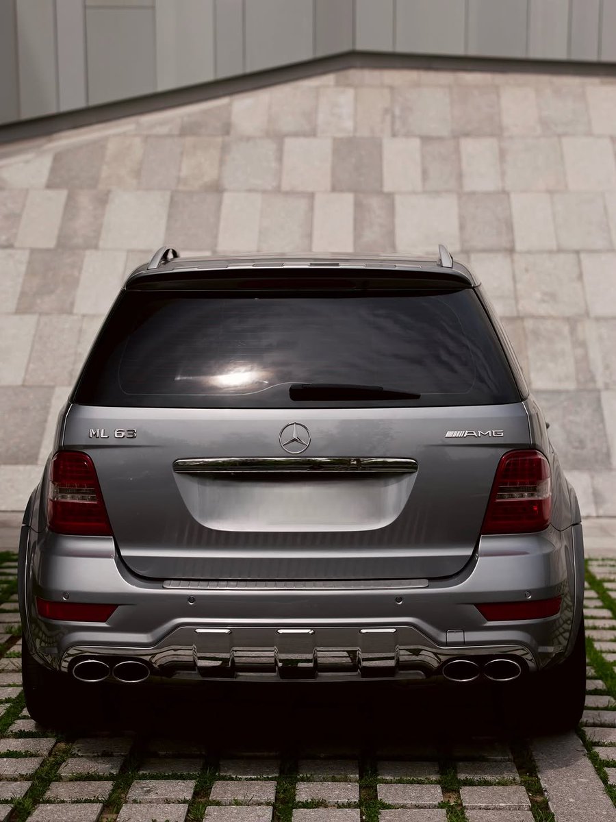lekan897's tweet photo. 2011 ML 63 AMG Final Edition https://t.co/gxSHlmYyKT