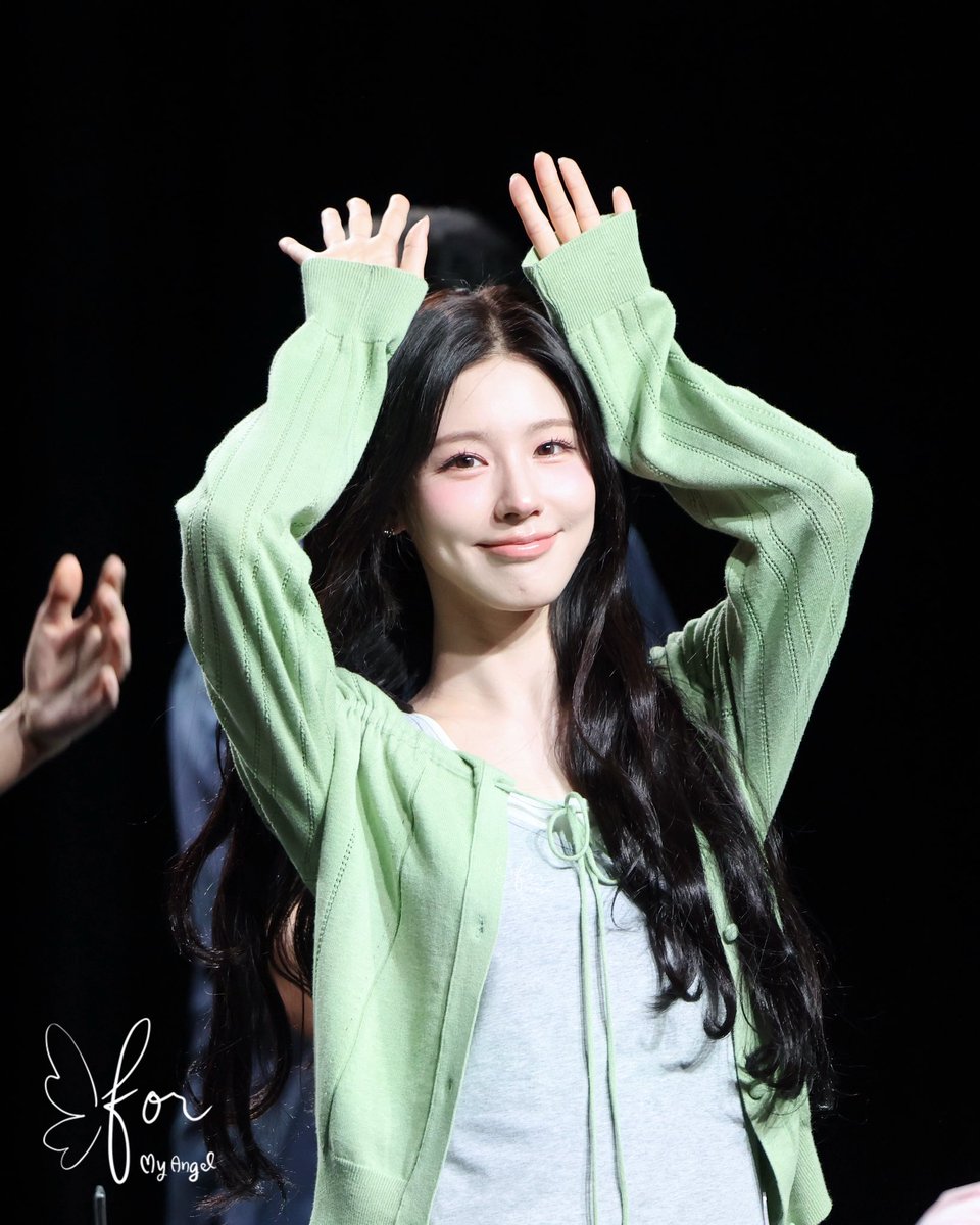 formyloveangel_'s tweet photo. 260726 [미연] 

귀염둥이 
🐰💚

#아이들 #idle
#미연 #MIYEON
#We_made #Gimme_Dat_Love https://t.co/Im7Vcl3lYb