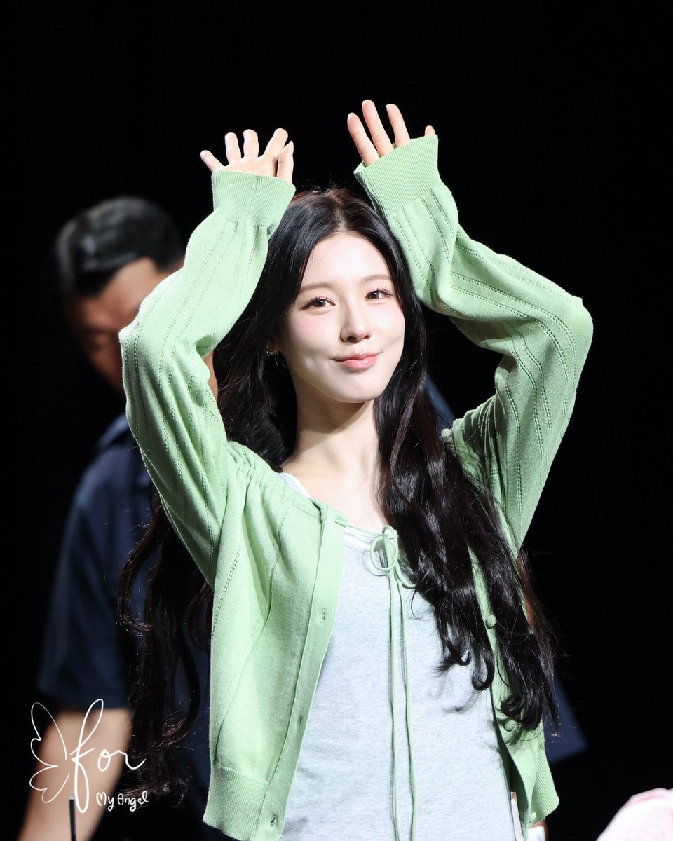 formyloveangel_'s tweet photo. 260726 [미연] 

귀염둥이 
🐰💚

#아이들 #idle
#미연 #MIYEON
#We_made #Gimme_Dat_Love https://t.co/Im7Vcl3lYb