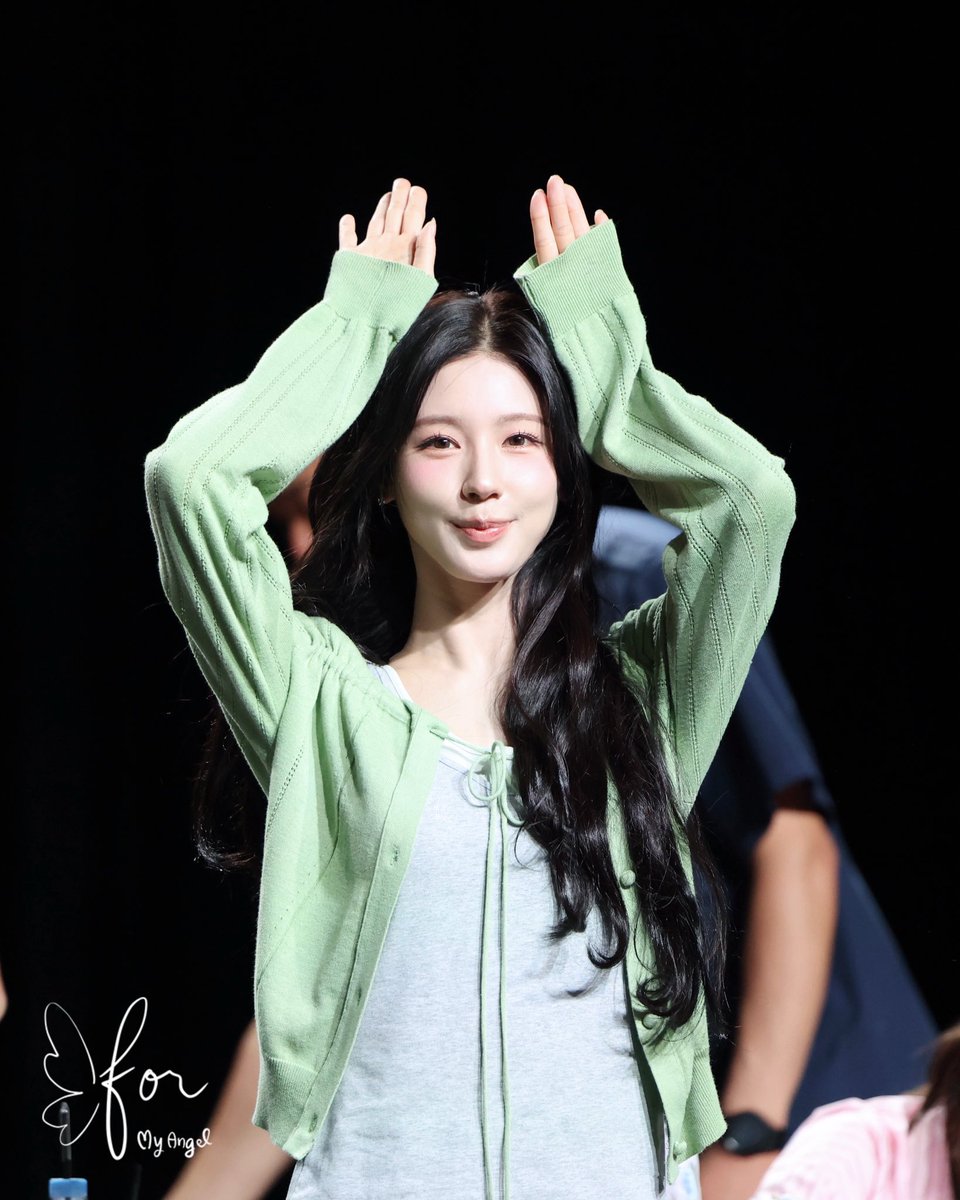 formyloveangel_'s tweet photo. 260726 [미연] 

귀염둥이 
🐰💚

#아이들 #idle
#미연 #MIYEON
#We_made #Gimme_Dat_Love https://t.co/Im7Vcl3lYb