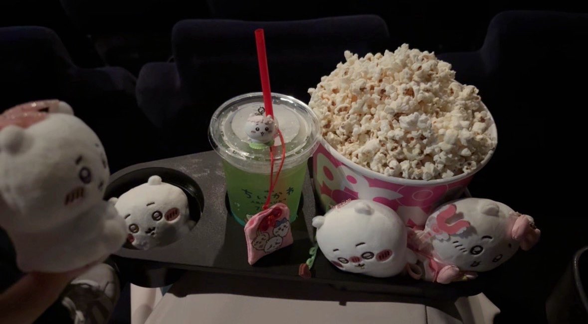 nachimochiii's tweet photo. 映画ちいかわ1回目( ͈ᴗ̀ ̫ᴗ́ ͈)♡
ちいかわが愛おしすぎて開始早々爆泣きかましてきた✨️特典のチャームちいちゃんきてくれて神
 #ちいかわ https://t.co/MkdWUJpBm8