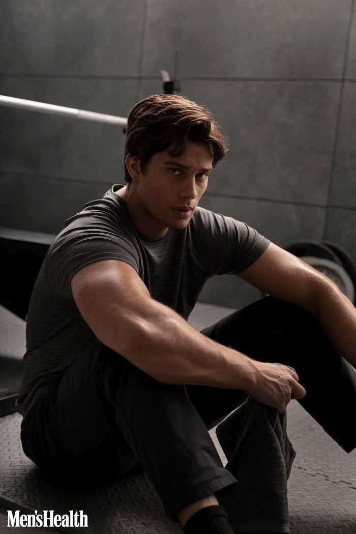 ZeJoshHartnett's tweet photo. Il est bon, il est bon. Il se l'est buté et ça se voit. Il a ni refusé la salle ni les entraînements quotidiens 💪 #mastersofuniverse #nicholasgalitzine https://t.co/CpSmG67X9r