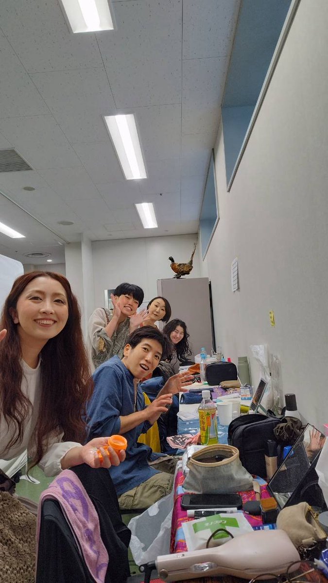 koshitodanse's tweet photo. #チェーホフも鳥の名前 
全公演終了いたしました。
客演陣は一足お先に空港へ。
クッソ～❗札幌の舞台に立てるのは今度いつになるかわからないアタクシにとって今日が最後と思ったらカーテンコール爆泣きしちまったぜぃ。
本当に素敵な優しい時間をありがとうございました。取り急ぎ。 https://t.co/A68xzt98aB