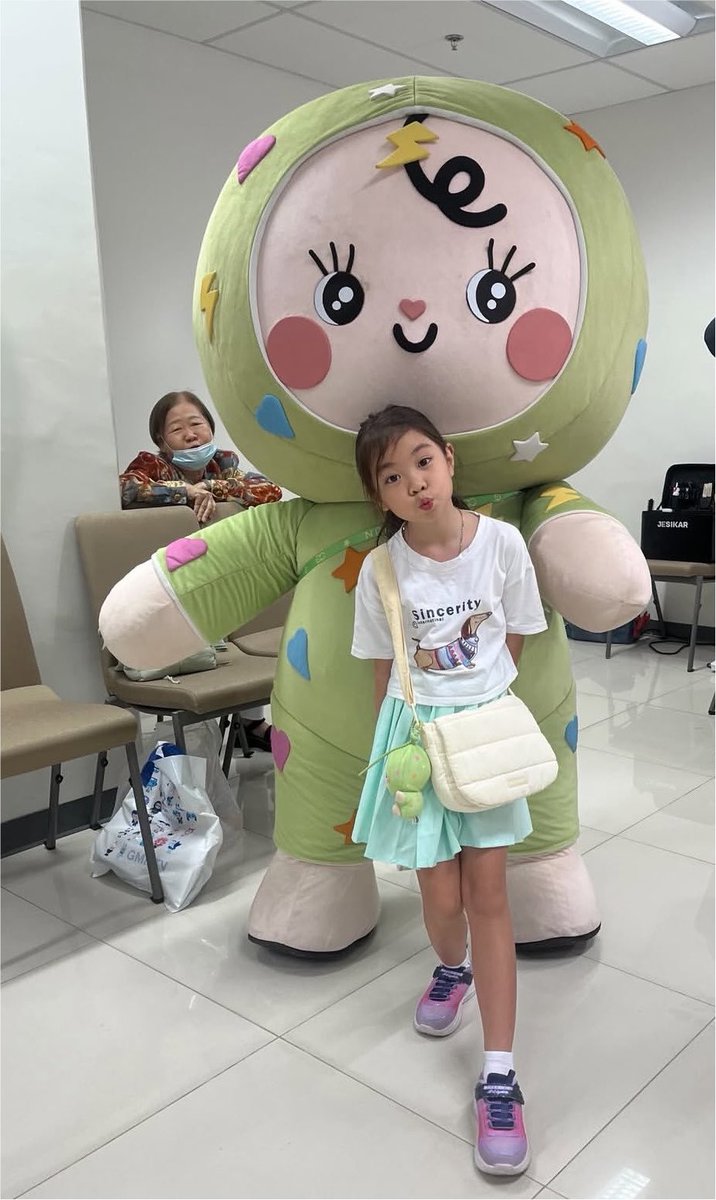 SiriTD_NT's tweet photo. น่ารักมาก นิริน อคิณ หม่าม๊า บี๋  
ครอบครัวน่านักมากกก หม่าม๊า มีหลาน3 คน😂 https://t.co/HWWusuK8iY