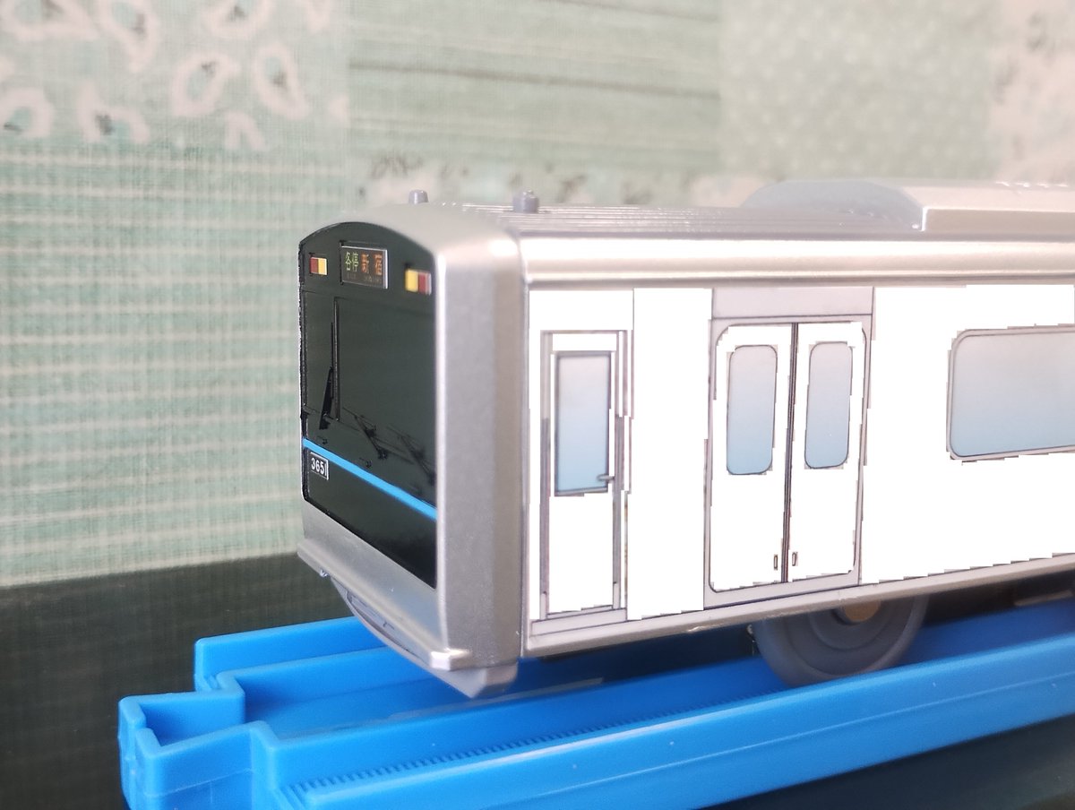 s_s_exp8763's tweet photo. 前面の造りはこんな感じで、連結面は装飾無し。 https://t.co/ubYo8VxtTd