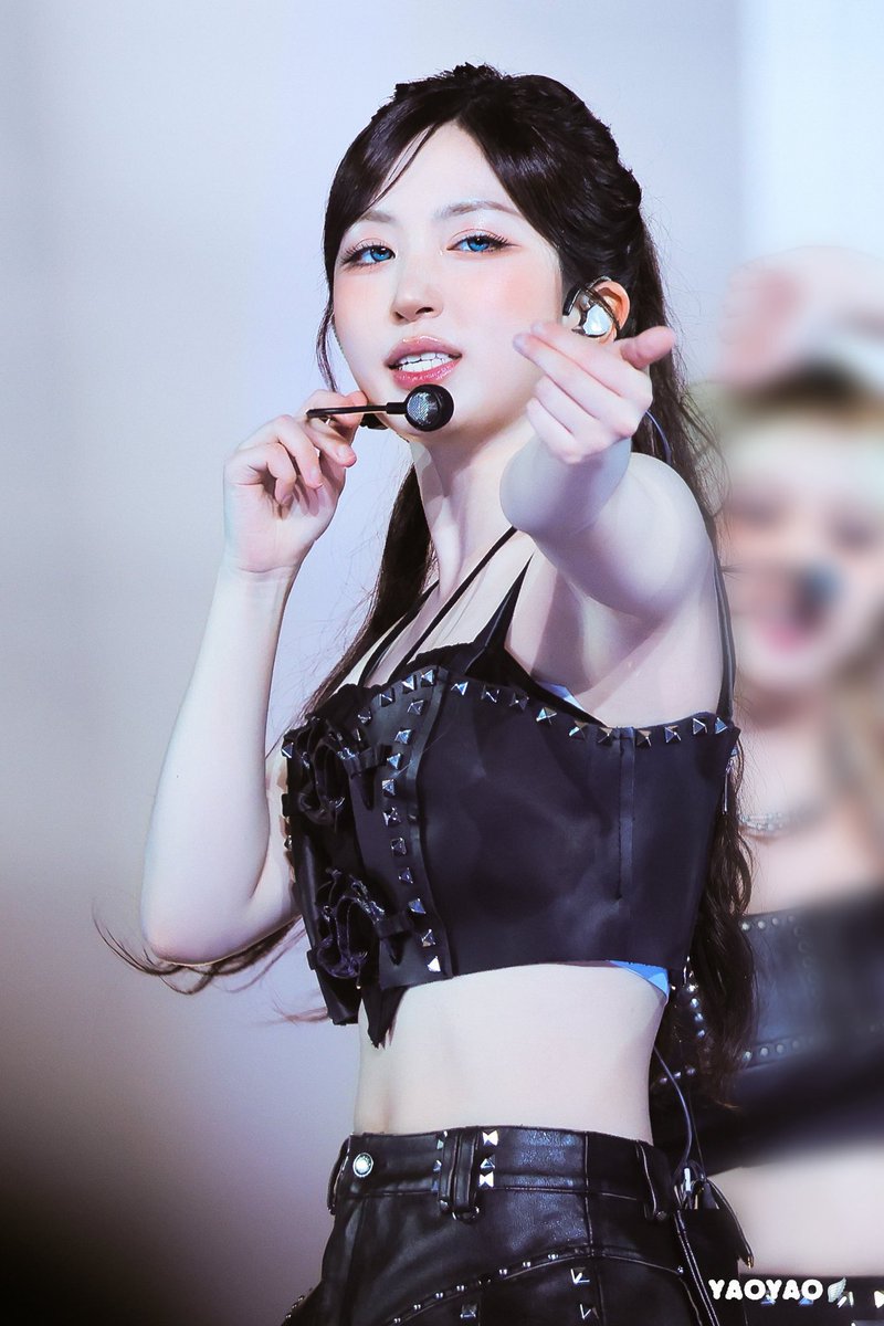 80swoni's tweet photo. unnie it hur https://t.co/TGV94HzG01