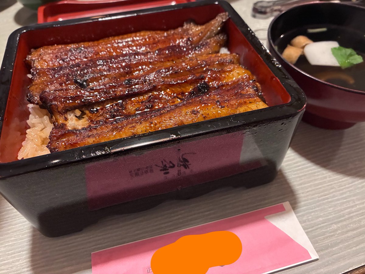 keichan701's tweet photo. 今日は土用丑の日。
1時間並んで鰻食べてきた！さらに美味しい桃のジェラートまで。今日も勝つ🔥
 #giants https://t.co/DYm7PpXeK0