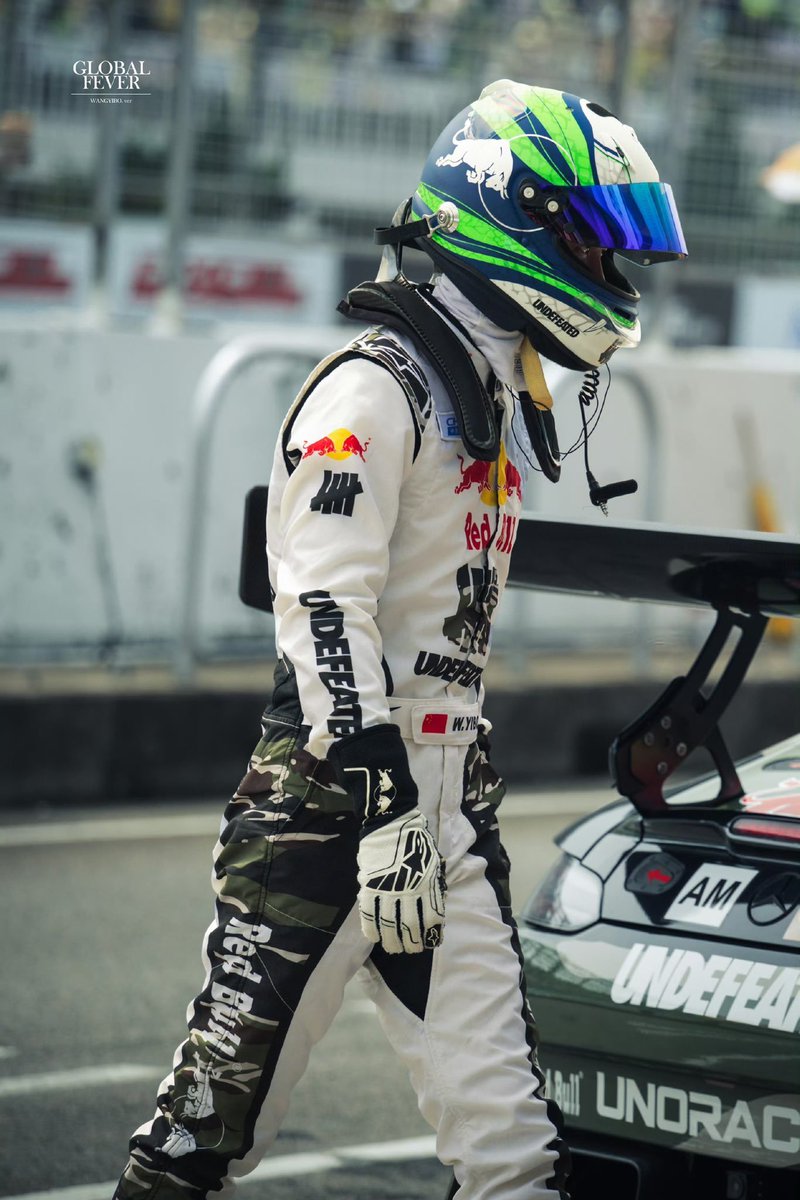 RabbitTeeth9's tweet photo. 🤘🤘🤘
85RACING ENGINE ROARS
#WANGYIBOxRACE2CGT2026R3
#YIBO85_GT3Racer #YIBO85 #85RACING 
#WangYibo #หวังอี้ป๋อ #王一博 https://t.co/UtCB7cu7ul
