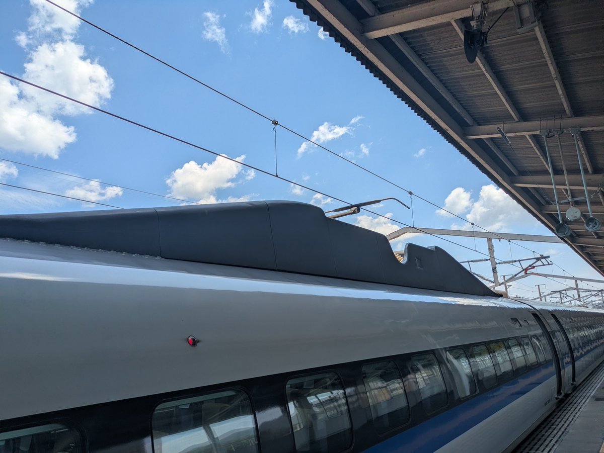 kdiveworks's tweet photo. 新大阪からおそらく最後になるであろう500系新幹線に乗ってきました。相生でしばらく抑止がかかった結果、ホームから好きなだけ撮影できる状態でした。 https://t.co/Z4Y3H0r5SR