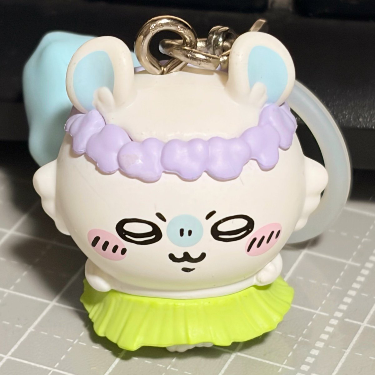 michael_AUC's tweet photo. 劇場版ちいかわを観てきましたにゃ！
楽しげな見た目とは裏腹に、やっぱり怖い内容だと思いますにゃ……！(((；>ω<)))

ちなみに入場者特典はモモンガさん、悪い子かつトラブルメイカーですが、今回のお話では大活躍(?)で印象深いキャラクターさんですにゃー♪ https://t.co/fnrk56zwTY
