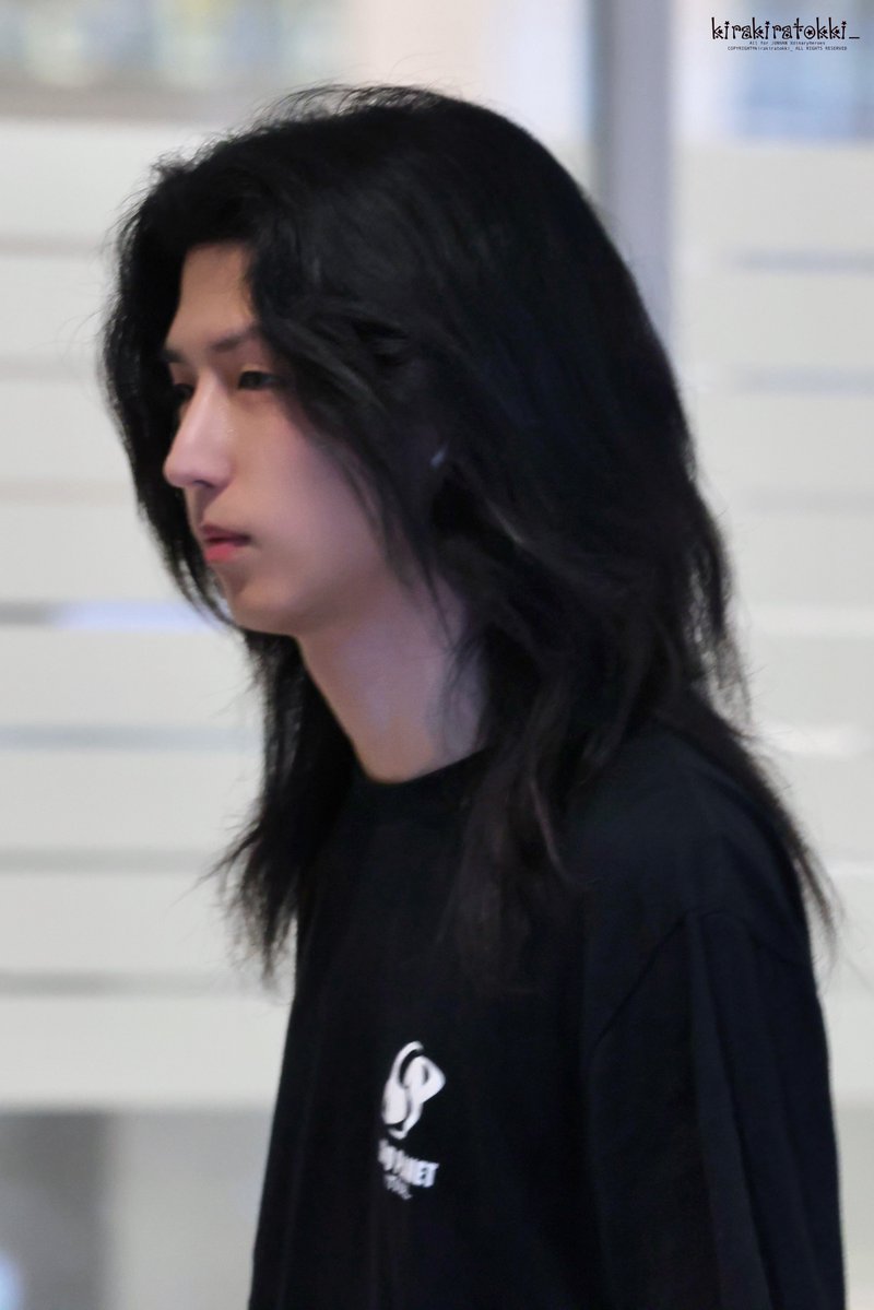 kirakiratokki_'s tweet photo. 260726 한국 도착
잠 덜 깬 듯한💤

#준한 #JunHan 
#XdinaryHeroes #엑스디너리히어로즈 https://t.co/hluS2O8SMa