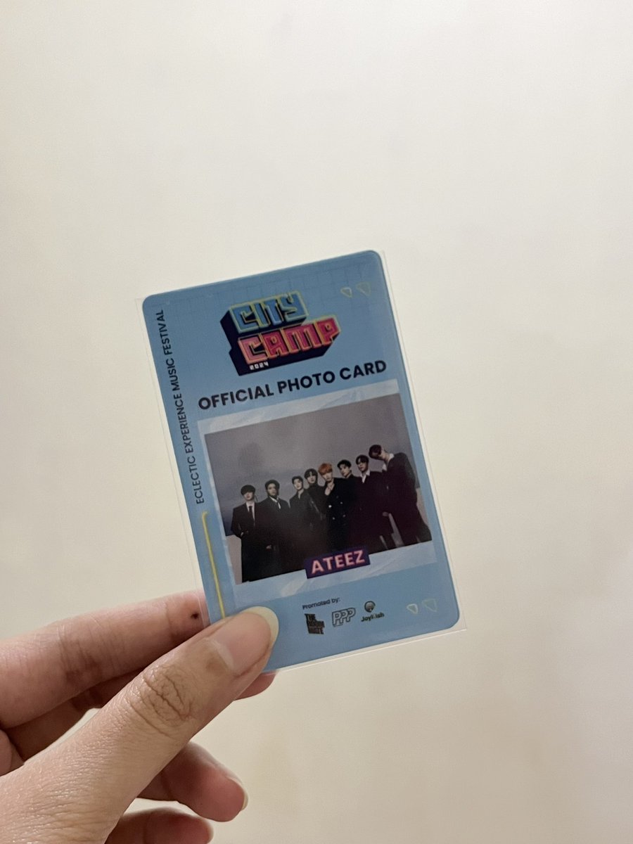 hariboppi's tweet photo. Adek adek, ini namanya photocard official ya, setara POB kucing makestar jaman bouncy gitu lah pokoknya https://t.co/UYgYB7dwCJ