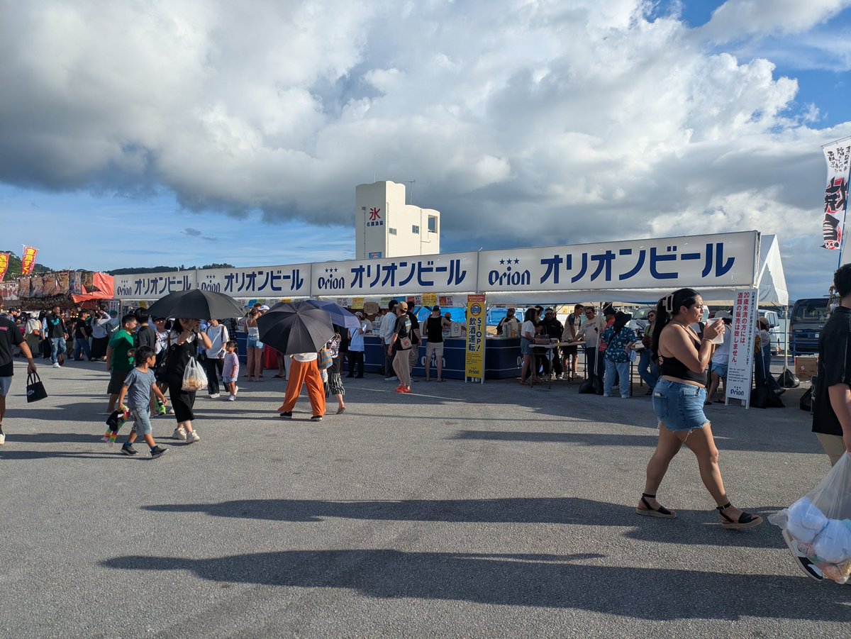 gubo125's tweet photo. 名護まつり

活気は有る
クッソ暑い
北部美人多し

＃名護夏祭り https://t.co/ypohQEh30Y