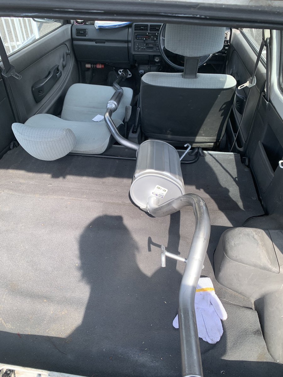 pureslims_200's tweet photo. 前オーナーが買ってくれてたJA4用（2WD）マフラーは手元にあるけどどう使うのがベストか分からん
JW4は四駆だからポン付けはむずそ https://t.co/8sDht5Q2i8