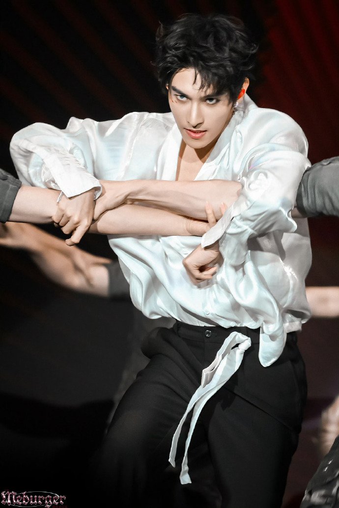 noahsumya's tweet photo. 와 이분 사진 미쳤다.... 조조 눈빛 진짜 남자잖아.. https://t.co/lxgPeGVtG6