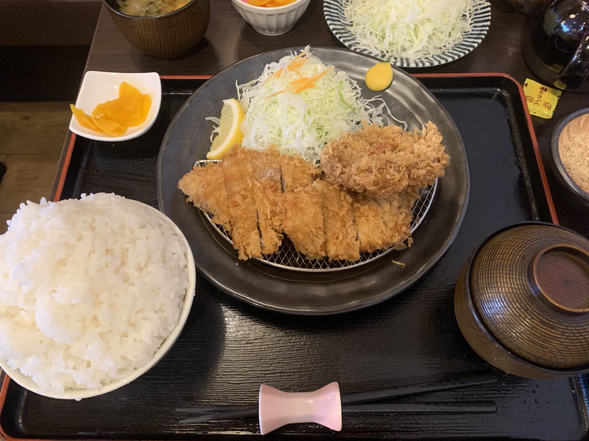 bisyamon0407's tweet photo. 本日は　あかつき　
大きめゲット‼️

今回行ったところは少し高め🤏
なんだかんだで
保原の直売所が一番かもな😊
1000円だったし　
なにより綺麗な桃🍑でした

とんかつはうまかった‼️ https://t.co/YaOXlmEWJ3