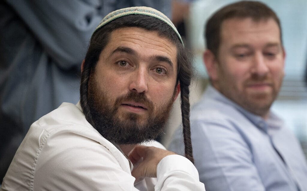 IsraelGaley's tweet photo. ח"כ סוכות: "נקמה זה ערך יהודי, זו השפה שהאויבים שלנו מבינים"

ח"כ צבי סוכות לפתחי וזמרי בעם: "נקמה זה ערך יהודי, נקמה זו שפה שהאויבים שלנו מבינים אותה וזה צריך לקרות. כששואלים אותי איזה סוג נקמה מדינת ישראל צריכה לנקום - חלילה לא אנשים פרטיים, יש לנו מדינה ברוך השם, יש לנו צבא. זה צריך להיראות כמו רפיח, ח'אן יונס. אין שום הבדל בין מי שגרים בטול כרם למי שגרים בעזה, שום הבדל. אנחנו כמדינה צריכ��ם לדבר בשפה הזאת, כי זה מה שהאויב שלנו מבין, זה מה שהם קולטים. אני אומר לך שאם בטול כרם היום היו כלים כבדים בכניסה לכפר שמתחילים להוריד שם את הבתים של המחבלים, הכל היה נראה אחרת..."

צילום: יונתן זינדל, פלאש 90