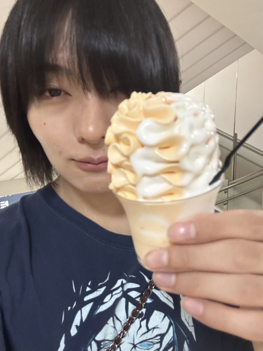 iro_watanabe's tweet photo. 凄ソフクリ食べ食べマン2 https://t.co/9f1zn2QrPw