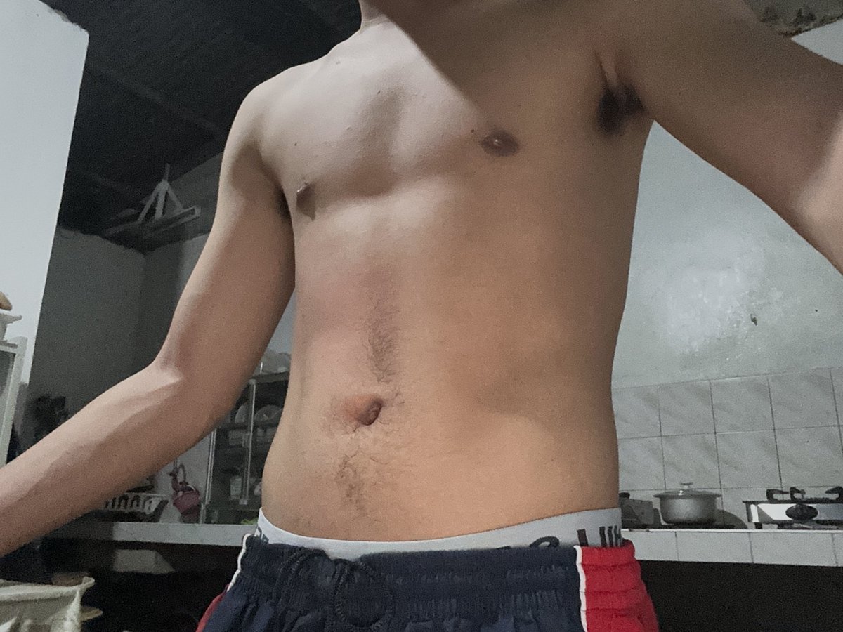 t__rub's tweet photo. 1 month prog 🙈. been consistent hitting gym lately https://t.co/JOF2ysCDiZ