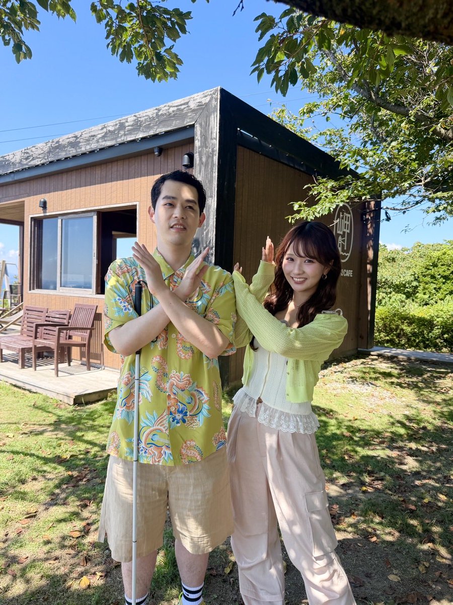 7LnFxg25Wdnv8K5's tweet photo. 長崎県に行った時ロケで共演した森脇梨々夏さんと一緒に写真を撮ってもらいました。
さりげない気遣いと海を見て水平線のことを「どこまでも赤外線が広がってます」と目の見えない俺に教えてくれるお茶目さでロケの現場が明るいものになりました。
濱田祐太郎、たくさん助けてもらってありがたかった。 https://t.co/LO7v1TOa27