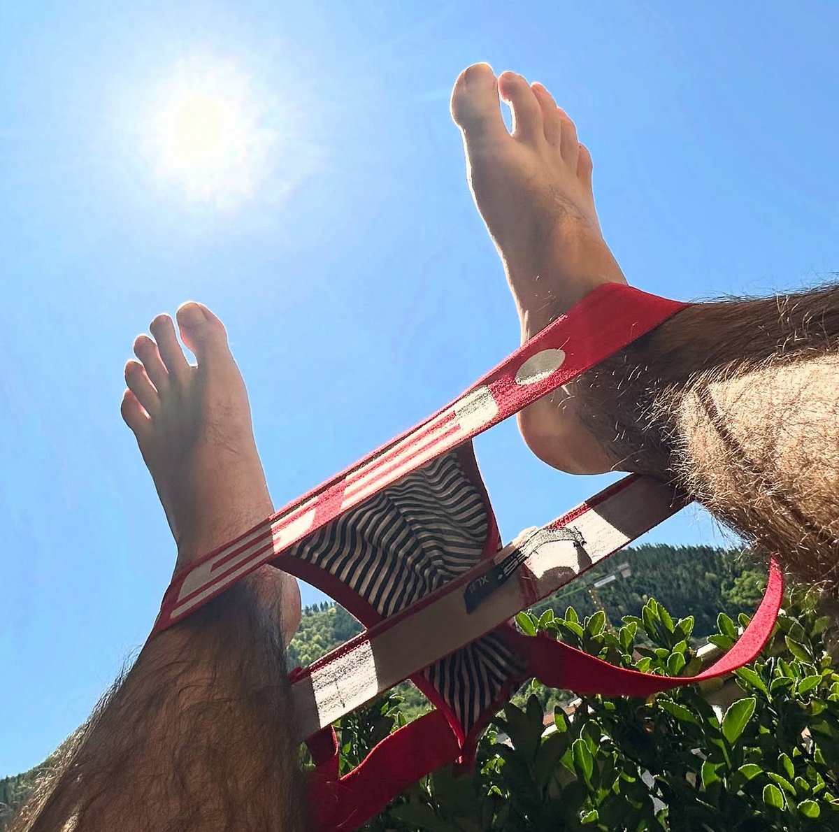 elchicodebarbas's tweet photo. 🦶🏼🩲🦶🏼 Poniendo la ropa a secar https://t.co/vvxuXiv4xk
