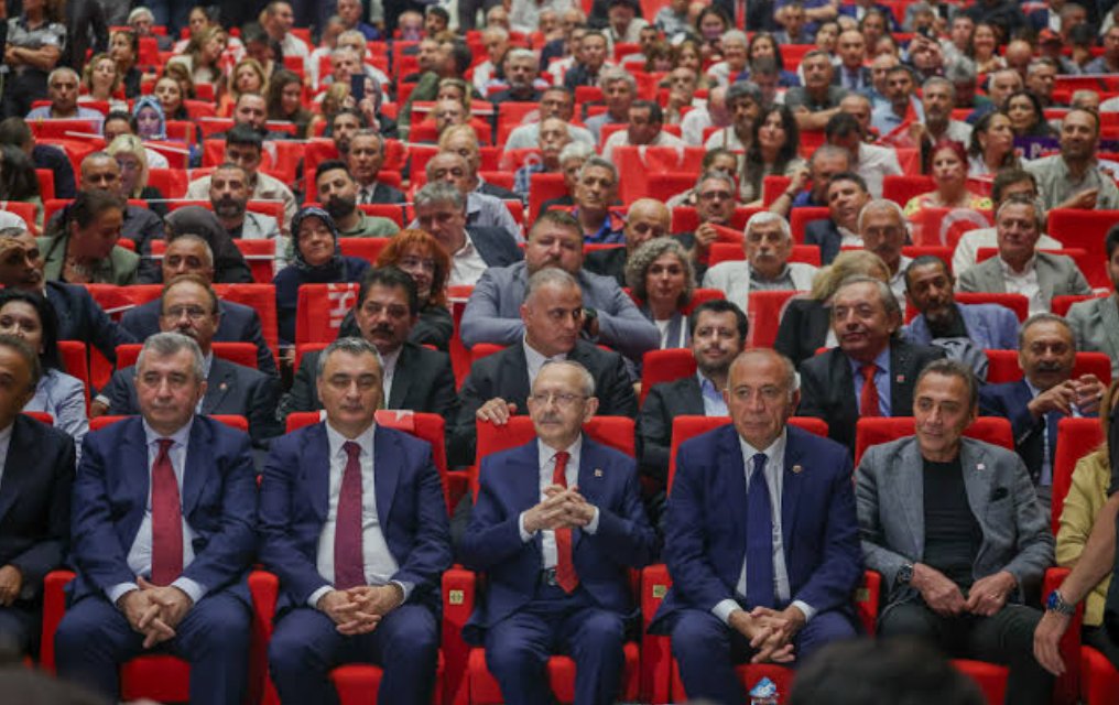 sivribaz85's tweet photo. Gerçekleştirilen CHP üye katılım töreni, partimizin büyüyen gücünü ve halkla kurduğu güçlü bağı bir kez daha ortaya koydu. Genel Başkanımızın liderliğinde ve İstanbul İl Başkanı Gürsel Tekin’in özverili çalışmalarıyla yürütülen bu süreci takdirle ve destekle karşılıyorum. Birlik, dayanışma ve kararlılıkla sürdürülen bu çalışmaların partimizi daha da güçlendireceğine inanıyorum. Emeği geçen herkese teşekkür ediyorum. @kilicdarogluk @gurseltekin34 @herkesicinCHP