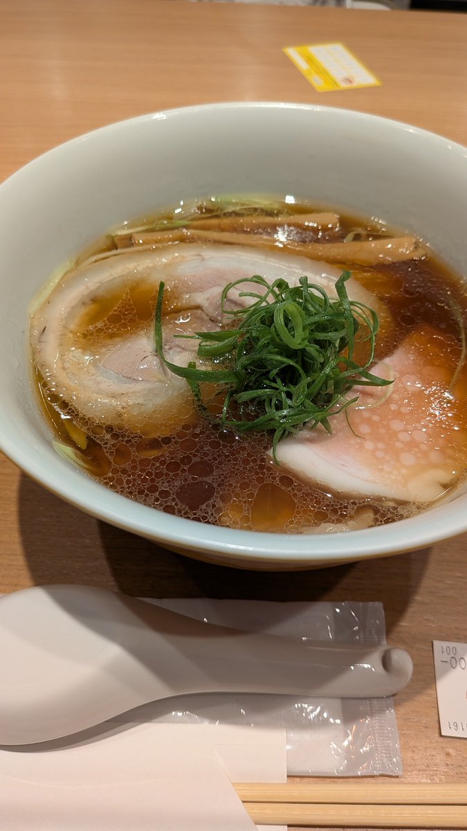 kayo_080's tweet photo. #うずとかみなり
はいつも行列店ではあるけど　予約して行ってるから　待たずにすぐたべられる。
#ラーメンWalkerキッチン
では、初めてほんとに並んで、席でも待ったから
「行列店体験」をした感じ✨

#山本忠信商店 の小麦+うずとかみなり、
いつもより大西さんの仕事が際立って、めちゃよかった❤️ https://t.co/wM63cXZu6j