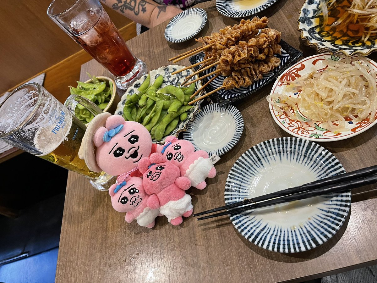 RuiPRS20220614's tweet photo. 今日は飲んでまちゅ、夏でちゅね🍻🎐
#おぱんちゅうさぎ https://t.co/dDpznCh85e