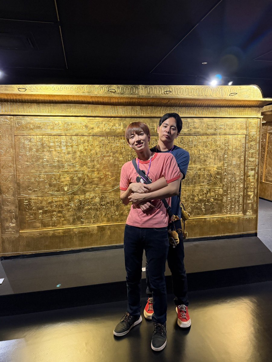 kaerutotsurugi's tweet photo. 今日はお友達と古代エジプト展へ。
たくさんの写真をオープンチャットであんたたちに見せてくれました！
その中から一部を💕

#古代エジプト展
#ゲイカップル
#おでかけ https://t.co/y9tOkHaPh3