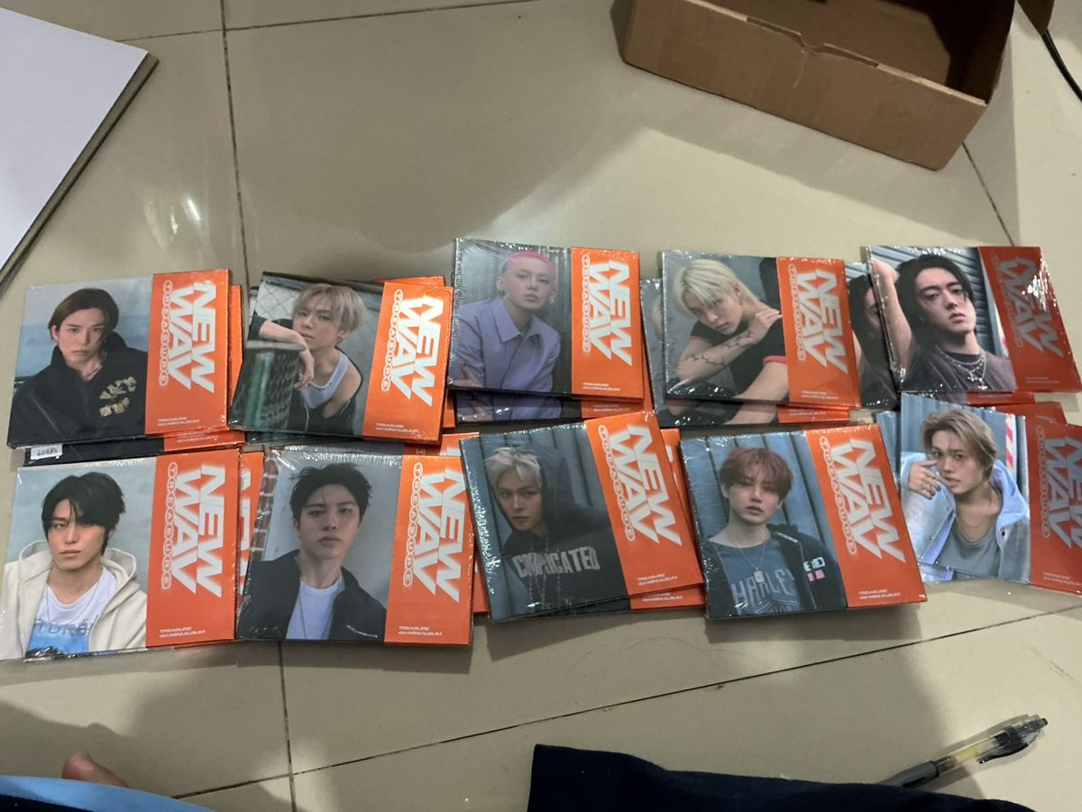 slyx_zdd's tweet photo. Mau bagiin 1 album Raw dan poster set member yg guede poll itu (RANDOM) 
Only for 2 orangg
Retweet dan polow boleh kali👀 biar akun ini gak flop lagiii https://t.co/F3noY46suL