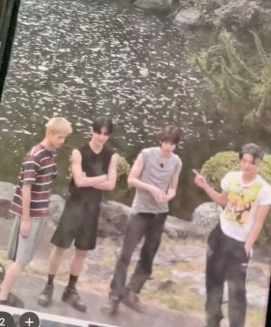 midnighteom's tweet photo. INI FOTO APA ANJIR, PAS KAPAN???? NYON JAMIE PAKE CELANA PENDEK WOY 😭😭 NYON BLACK OUTFIT 😭😭 https://t.co/cy7sP06TLA