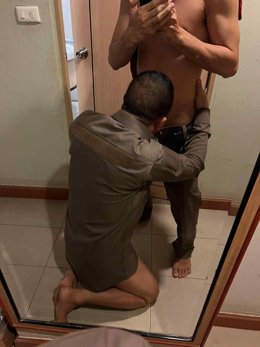 biyedmunnn's tweet photo. สัสสส หิวควย มึงเข้าเวรหนักหรอว่ะ #ไบมีเมีย #หัวเกรียน #ตำรวจ #ชช #ติ๊กฟ้า https://t.co/Y49ZZmGjEO