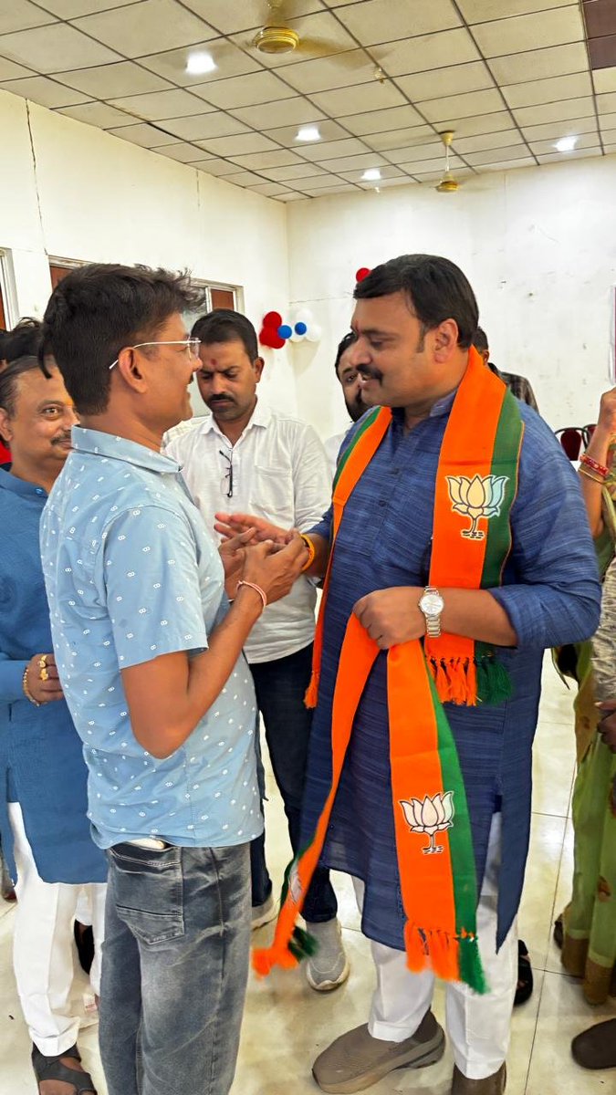 SachinBJP4MP's tweet photo. जबलपुर उत्तर मध्य के यशस्वी विधायक एवं शहडोल जिले के प्रभारी डॉ @abhilashBJPmp जी से जबलपुर प्रवास के दौरान सौनज्य भेंट हुई आपका लोकप्रिय व्यक्तित्व विराट हृदय ही आपकी सच्ची ताक़त है विभिन विषयों पर उचित मार्गदर्शन के लिए धन्यवाद🙏
@BjpSirothiya @BJP4India https://t.co/YOmqeAQrGU