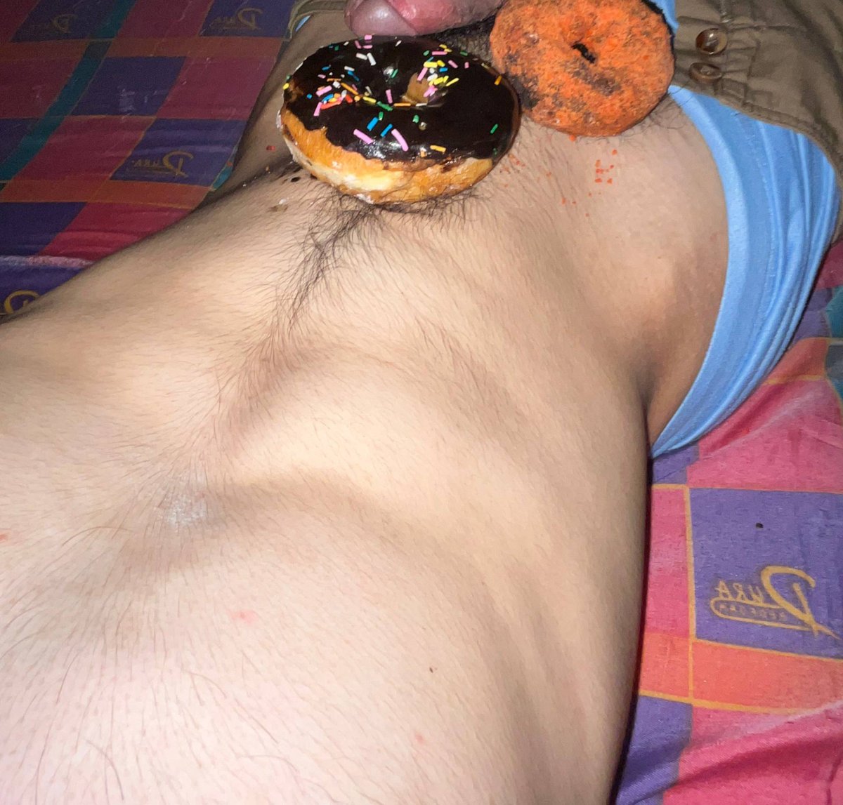 shaunfck's tweet photo. Cravings? 🍩
Full photo sa TG @shaunxcx

#Altermanila #Jakolph https://t.co/YIMXTmxYLE