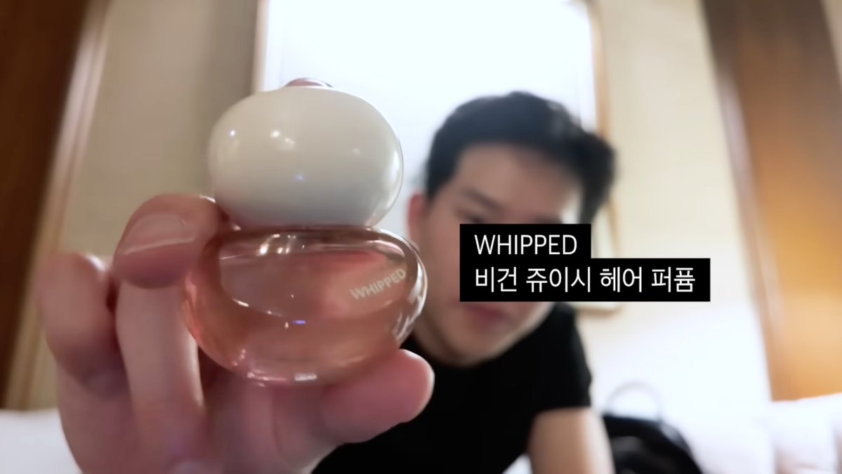 luce_lami's tweet photo. 주헌아?? 이 좋은 걸 너 혼자 쓴 거니?? 
휩드 헤어퍼퓸 향기 진짜 너무 좋아… 모자 벗을 때 향 돈다는 말 뭔지 
알겠음ㅋㅋ 
사는 김에 팩클렌저도 같이 샀는데 이것도 너무 좋음. https://t.co/QriKCkG1hX